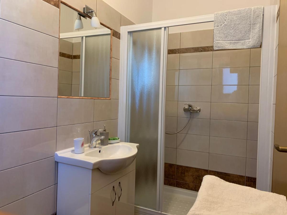 Apartments & Room Piutti Bale Luaran gambar