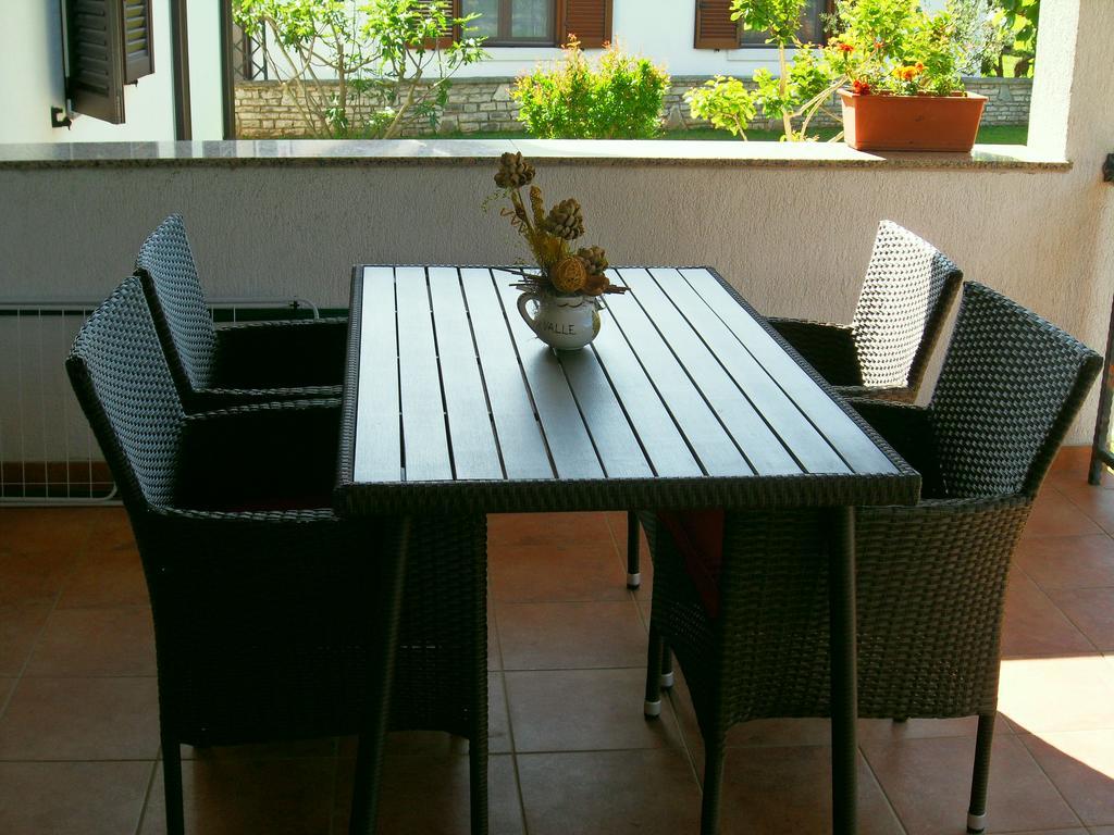 Apartments & Room Piutti Bale Bilik gambar